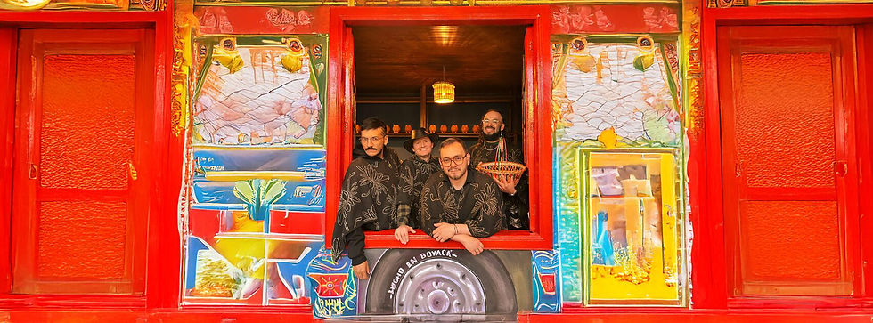 Los Rolling Ruanas, agrupación colombiana que fusiona carranga y rock, en entrevista exclusiva con Ámame Trans MX durante su primera visita a México.