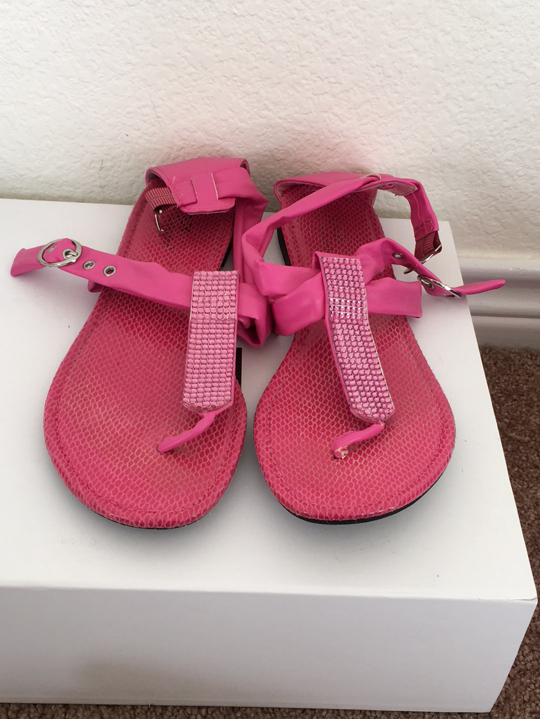 max collection sandals
