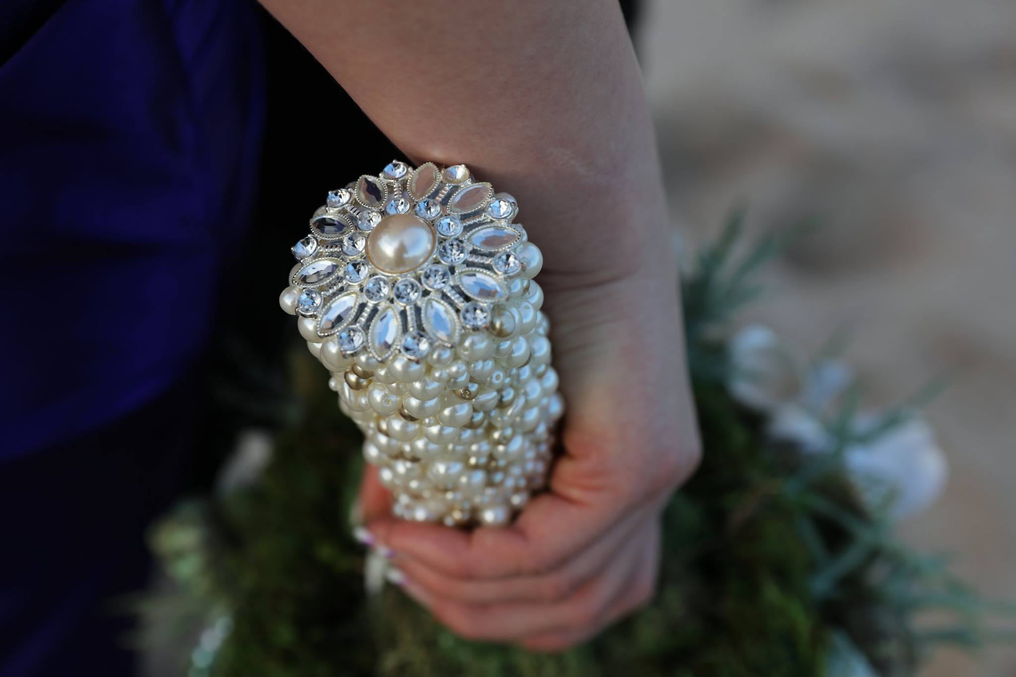 Luxury Pearl Handle Detail