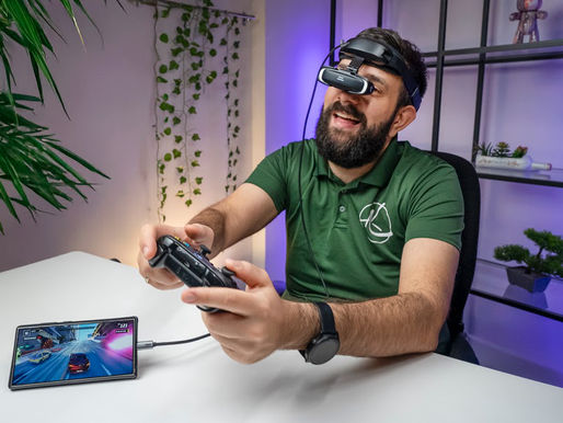 person playing games using head mounted display Goovis Art