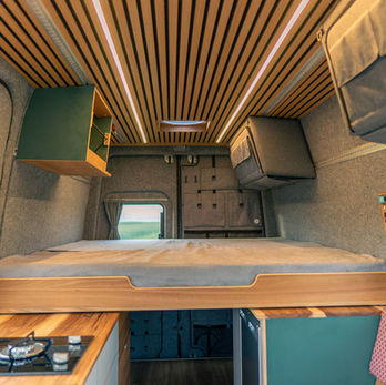 VW Crafter Komplettausbau Innenraum Holzdecke XYLOVANS
