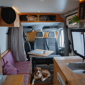 Mercedes Sprinter Camper Ausbau Sitzbereich Innenraum XYLOVANS