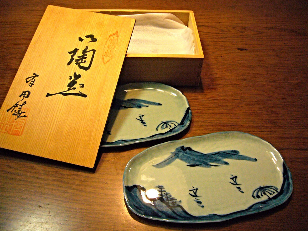 ASIETTE en porcelaine ARITA-YAKI motif à montagne (lot 5)
