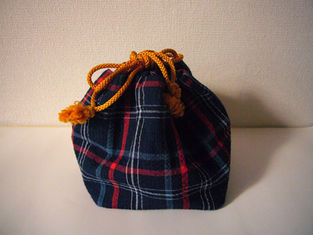 KINCHAKU (petit sac) à carreaux