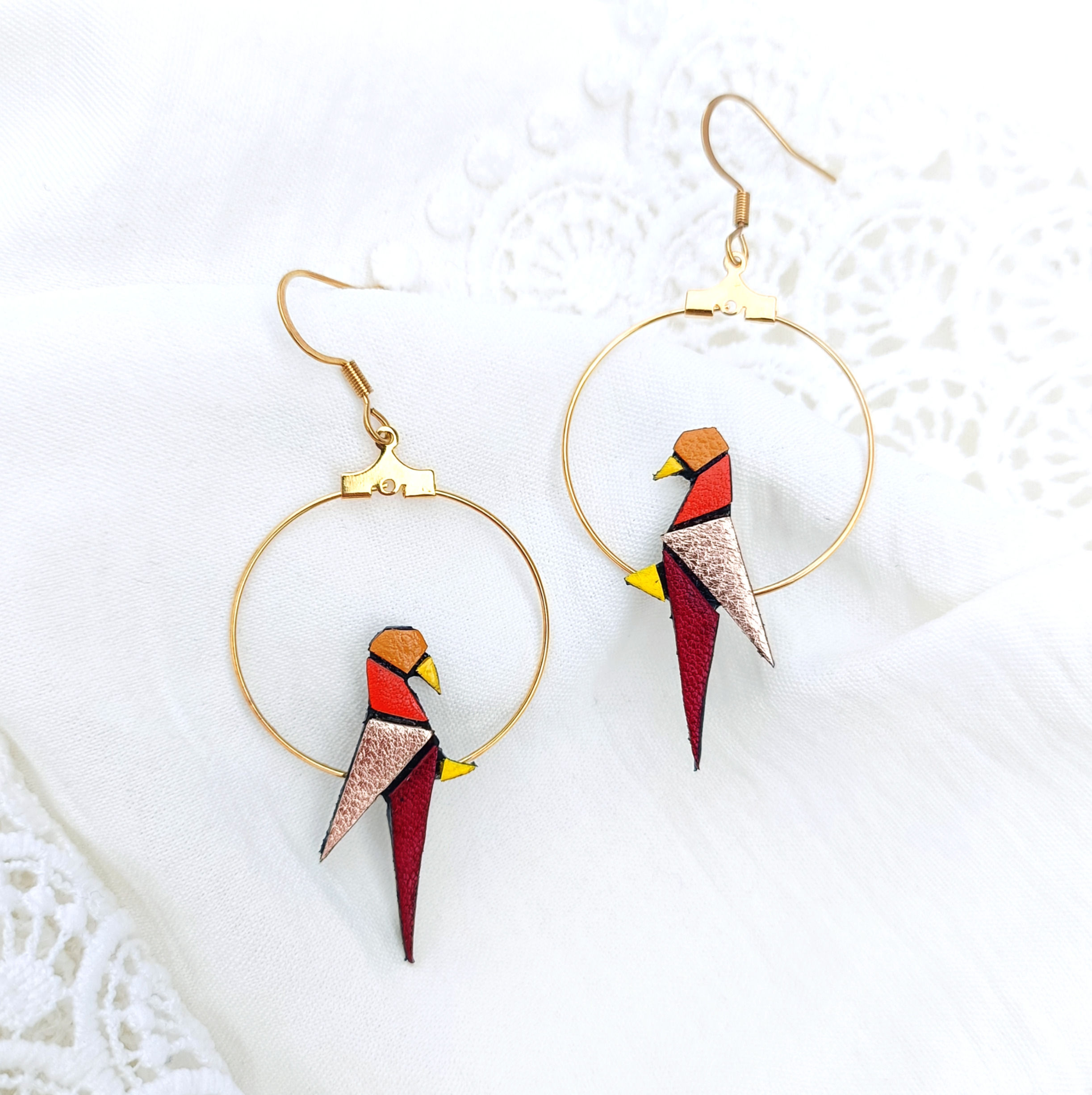 Boucles d'oreille "RIO" créole perroquet, rouge framboise, orange et rose doré