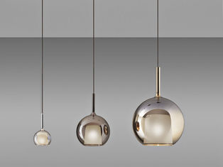 Dizajnersko svetilo priznane blagovne znamke z elegantnim in sodobnim videzom.