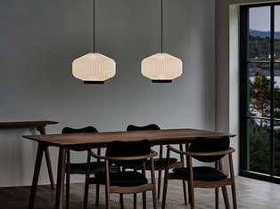 Dizajnersko svetilo priznane blagovne znamke z elegantnim in sodobnim videzom.