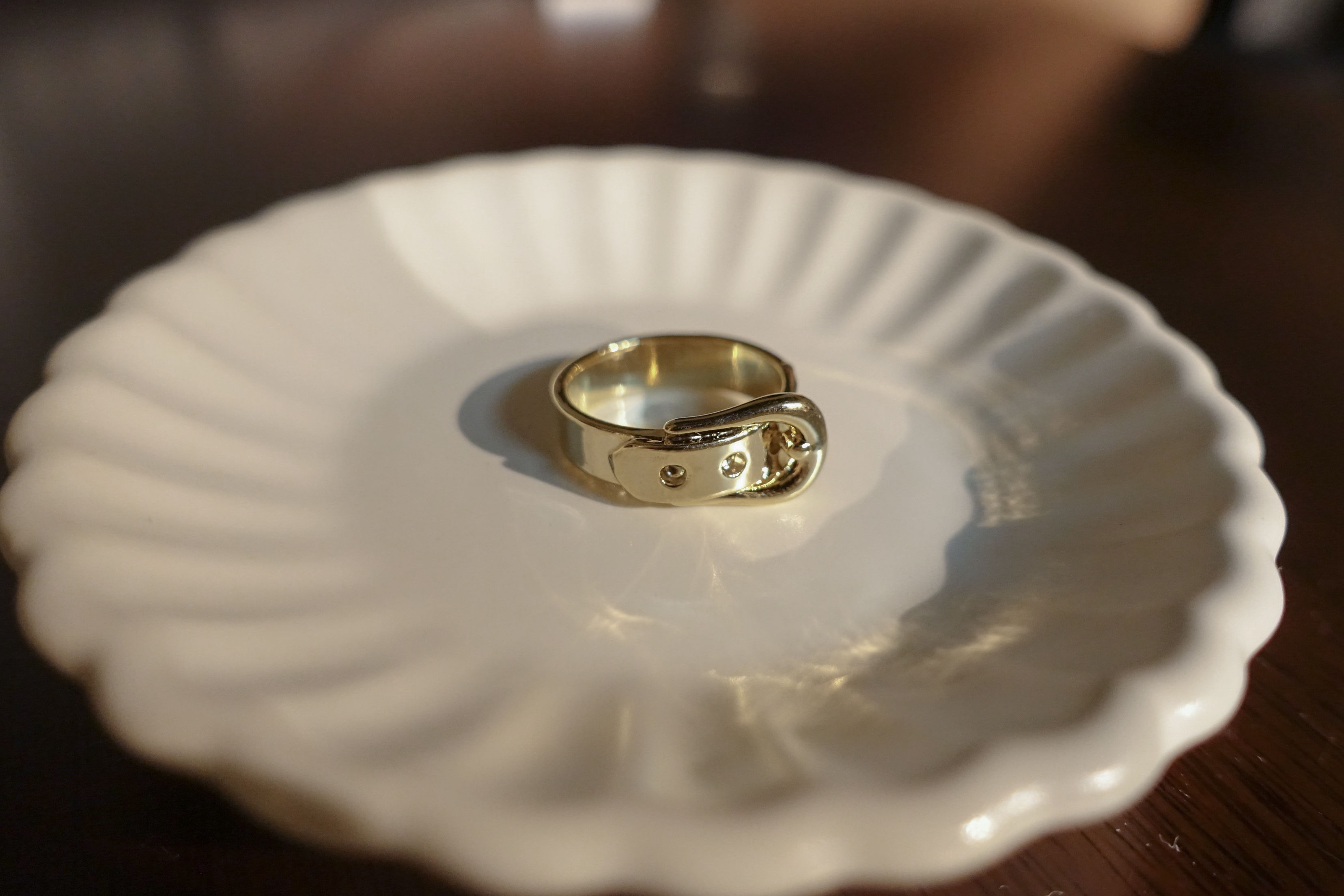 Belt buckle gold tone ring