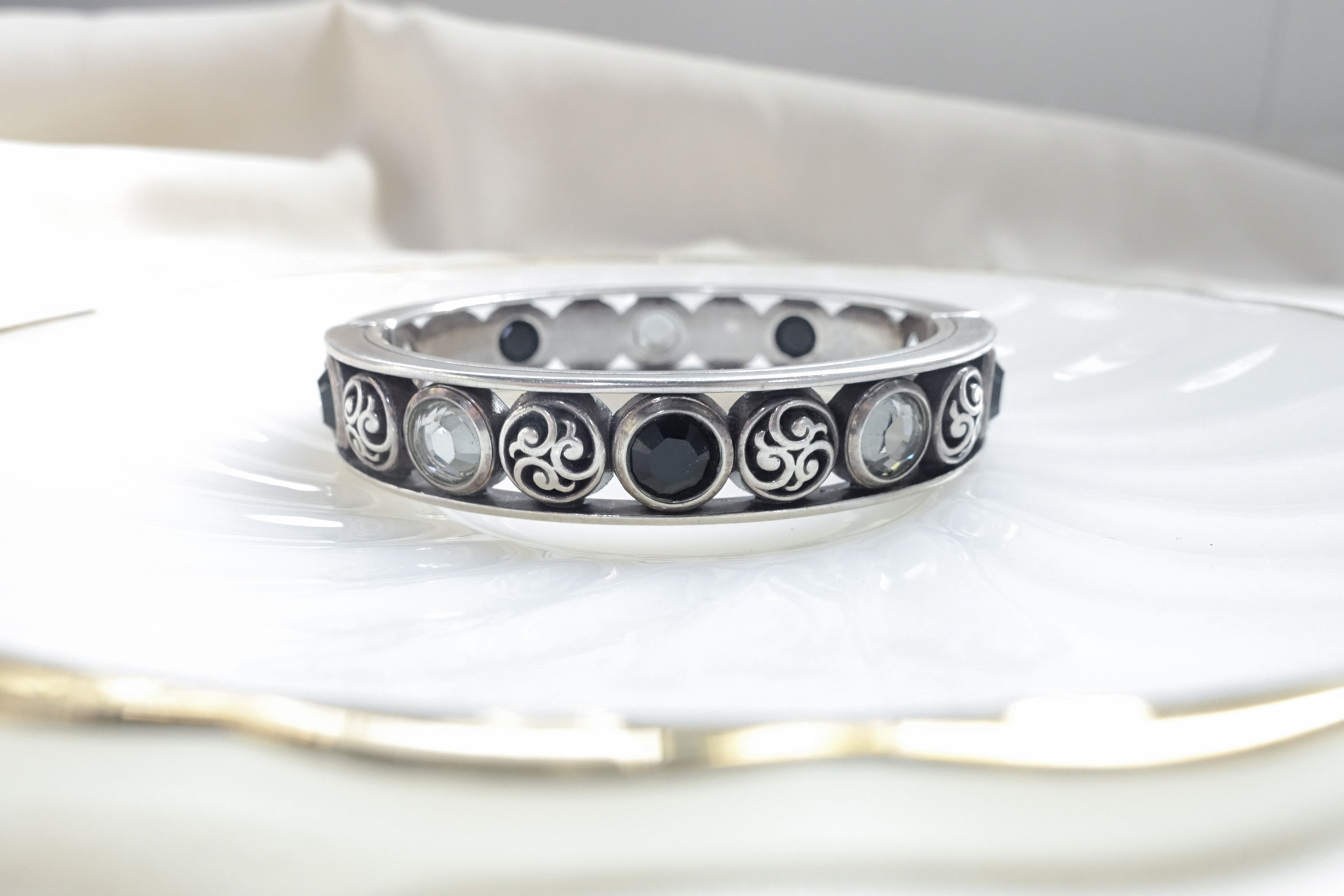 Brighton black glass stone silver plated hinged bangle