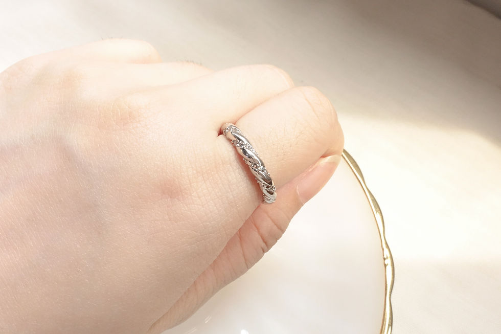 Simple twisting silver tone ring