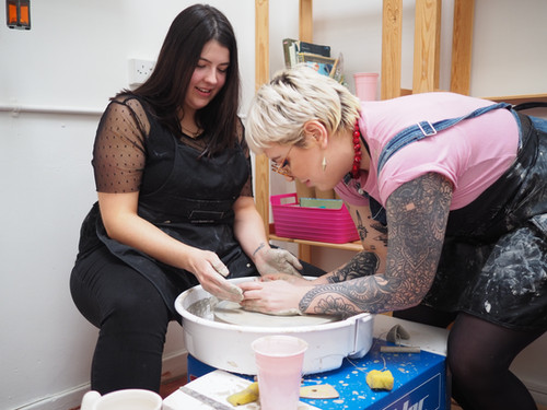 Pottery Wheel Lesson for 1 | Thecraftpottery