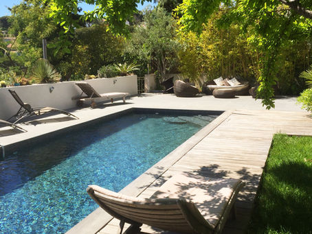 Choisir l’emplacement idéal dans le Var pour votre piscine en béton : sol, orientation et contraintes