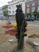 Station 3 F2 Frau am Brunnen