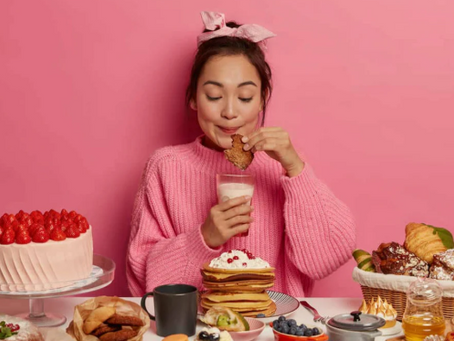  “Diyette Yemek Yemekten Sonra Tatlı Krizi Neden Olur?”