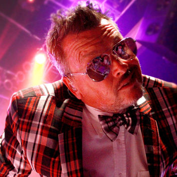 Dicky Barrett from The Mighty Mighty Bosstones looking at the camera at '9:30 Club' in Washington DC taken by Photographer Tom Prather of The Blue Wave Video Production Agency