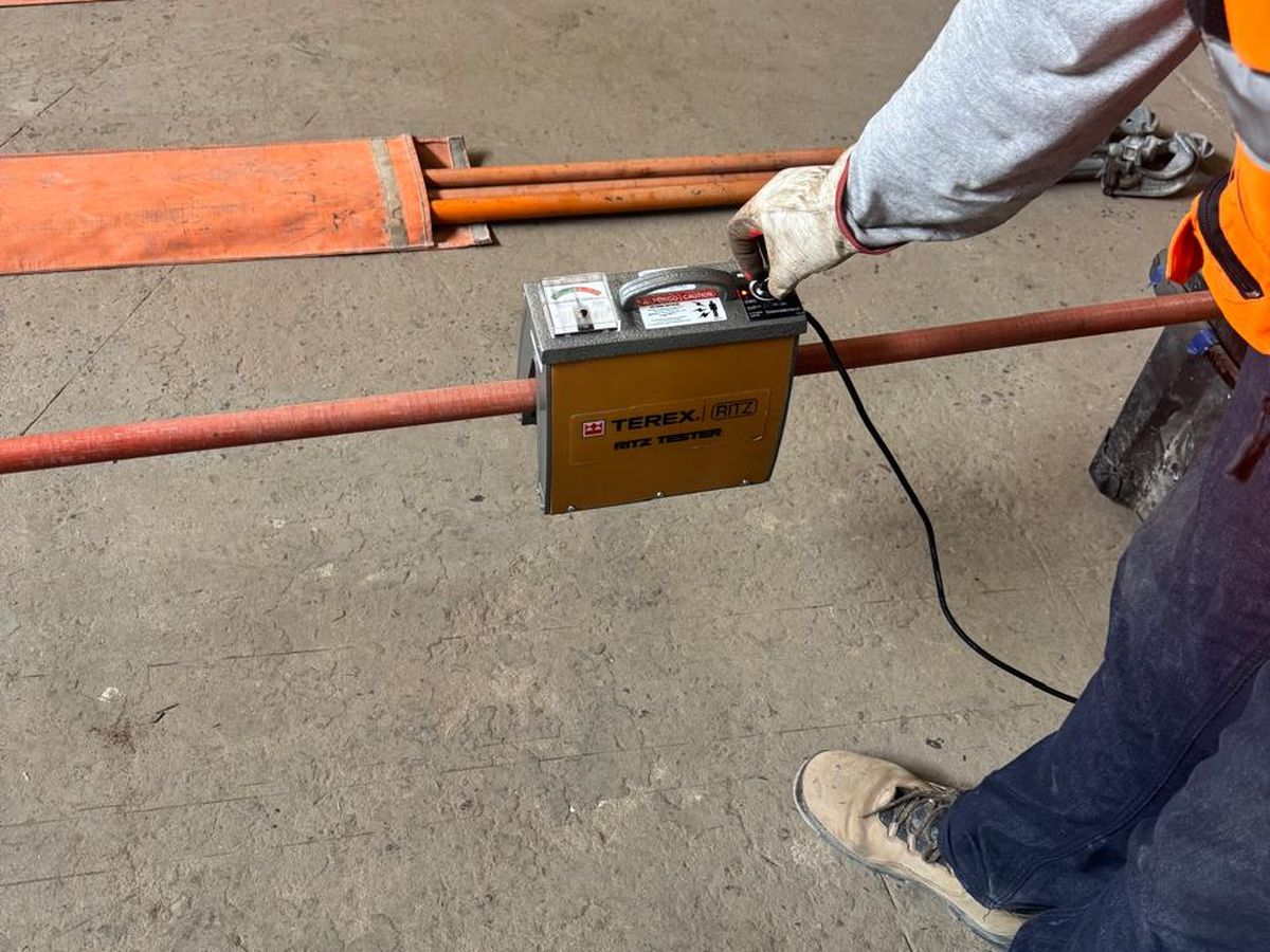 Trabajo de la División Ensayos Dieléctricos