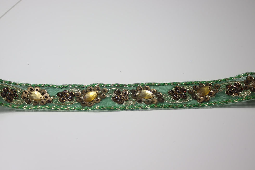 Green sequin trim - Bordure à paillettes vertes - Asamani Fabrics