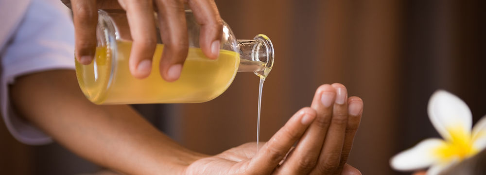 Eine Anti-Stress-Massage mit Aromaöl