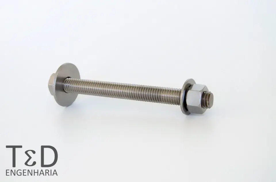 Haste para fixação passante