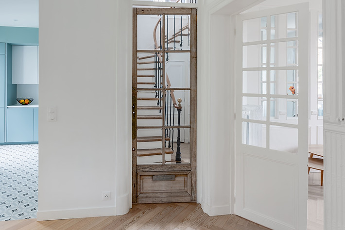 porte vitrée et bois ancien brut -maison ancienne