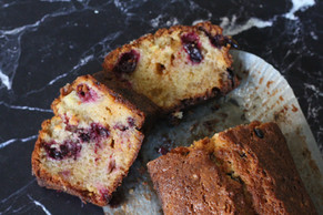 עוגת מסקרפונה לימון, פירות יער ושוקולד לבן