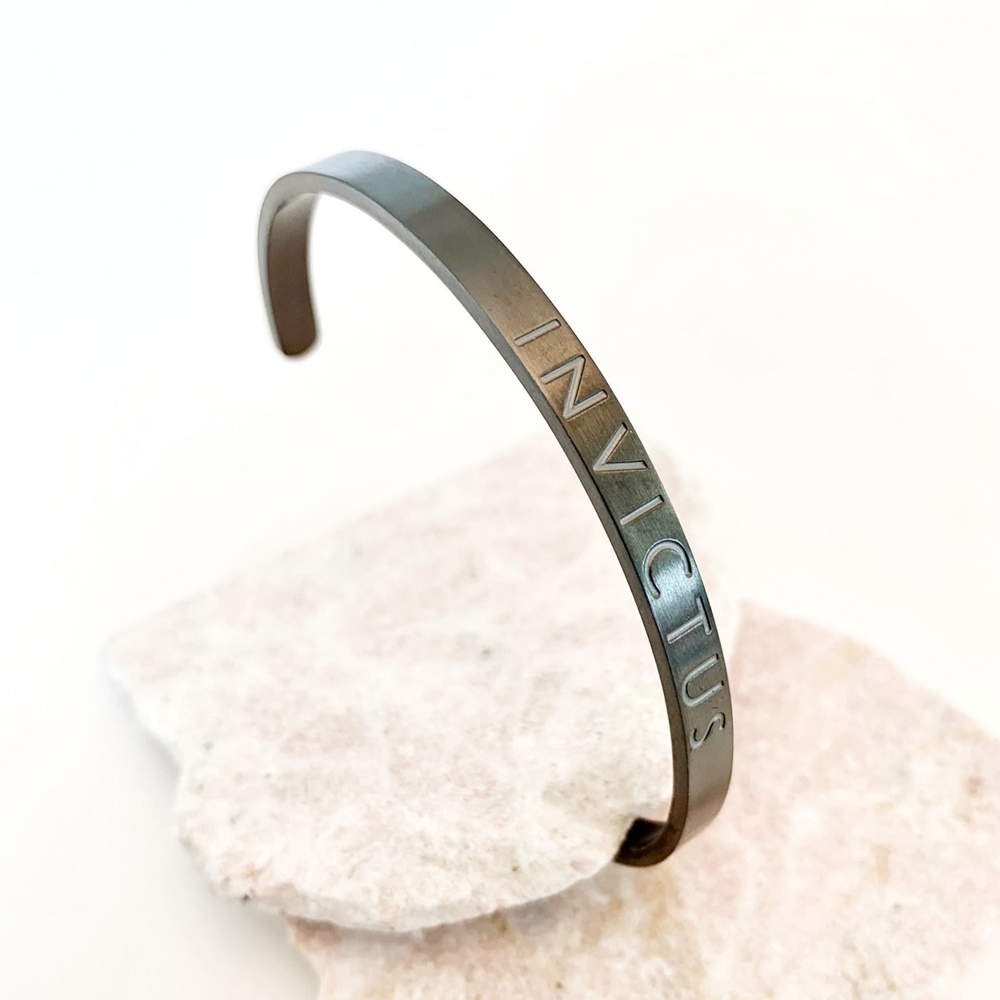 Armband Invictus Salty & Free Grau 5mm Zug