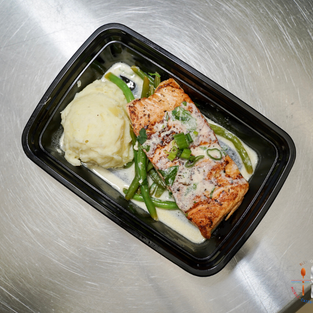 Bronzed Salmon w/ Garlic Mashed Potatoes & Green Beans