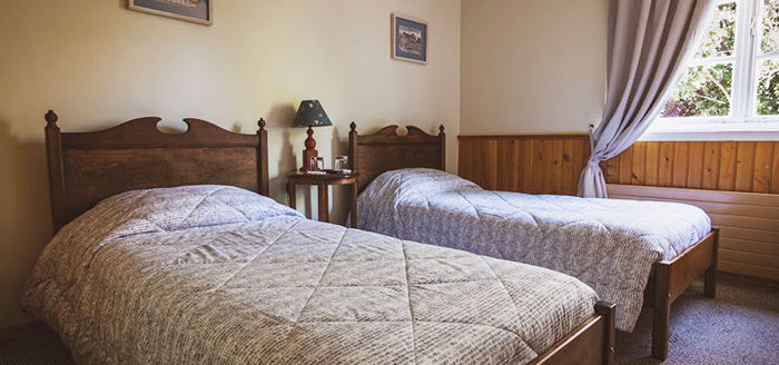 Habitación Twin Vier con dos camas individuales en Casa Frau Holle, Frutillar.