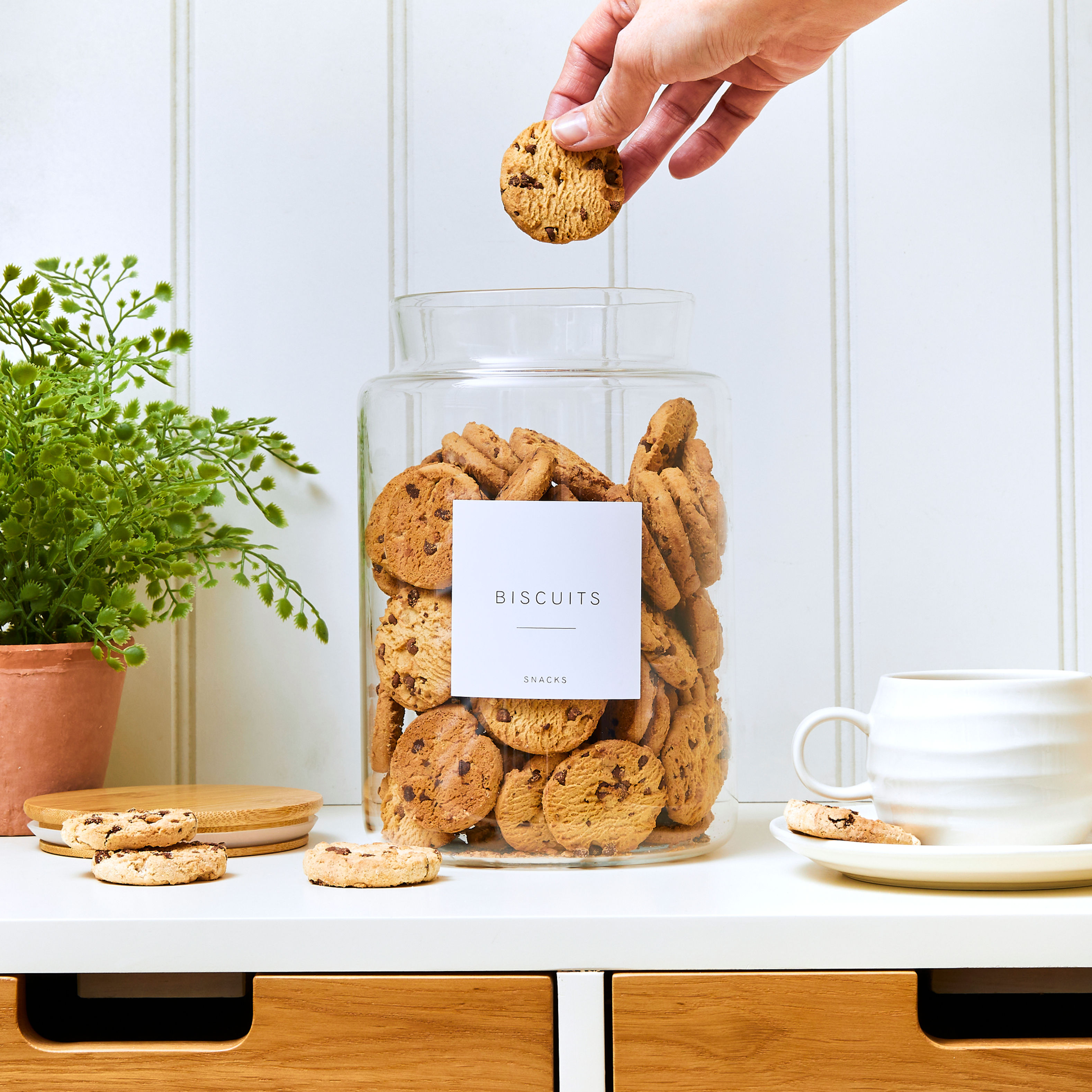 3 LTR Glass Cookie Jar with bamboo lid