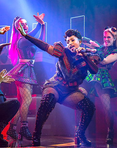 Terica-Marie-as-Anna-of-Cleves-center-in-The-North-American-Tour-Boleyn-Company-of-SIX.-Ph