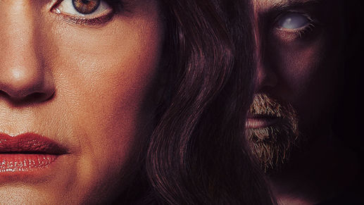 A Caixa do Demônio: terror com Carla Gugino ganha pôster oficial antes da estreia
