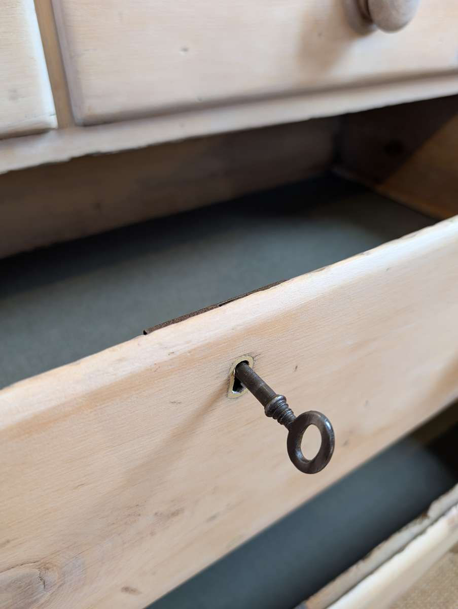 Miniature : Commode anglaise début XXème