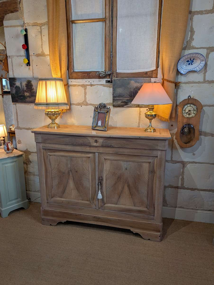 Grand buffet étroit en noyer fin XIXème