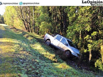 Seis accidentes de tránsito en Queilen y Quellón por la escarcha deja varios lesionados