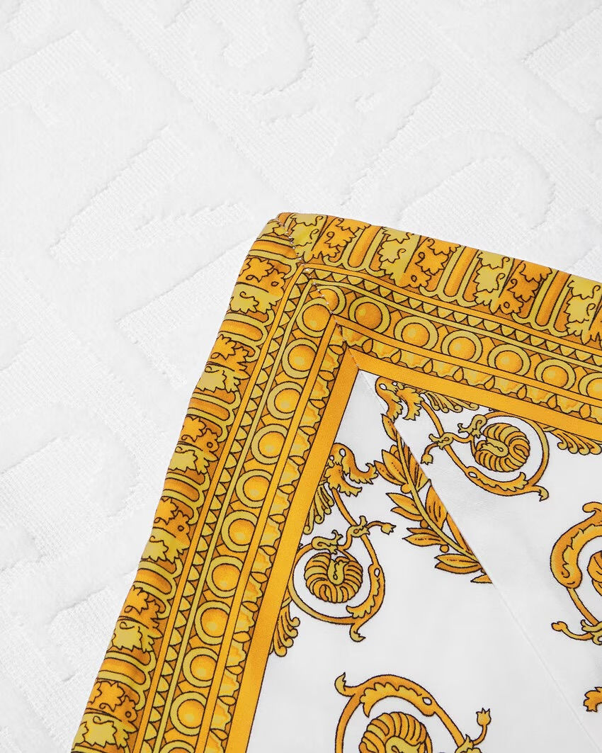Thumbnail: VERSACE I LOVE BAROQUE BEACH TOWEL ZTO191401 ZCOSPP052 Z4001