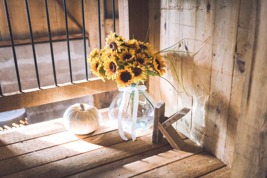 Rustic wedding decor