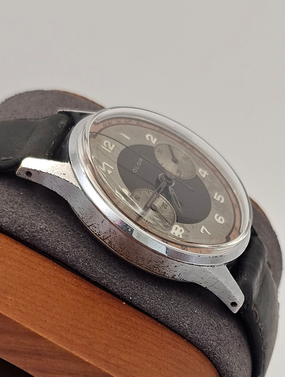 Thumbnail: Rare 1940's Olor Chronograph "Bullseye" Triple-Tone, Landeron 48 Manual, 34mm