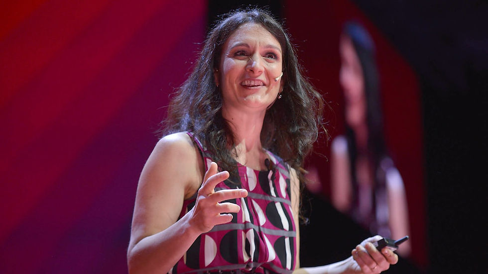 Melina Furman hizo experimentos de "marcos de mentalidad" y descubrió que si a un estudiante que había resuelto bien los ejercicios de matemática se le decía que “era inteligente” tendía a ser más conservadores, mientras que si se le decía “Lo hiciste bien porque te esforzaste mucho” tendían a desafiarse más.