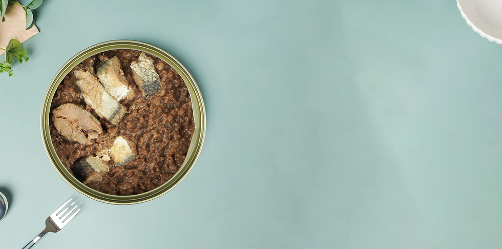 Fussie Cat Wild Caught Tuna 400G Series Canned Wet Cat Food is in flaky texture. With 20% more meat protein compared to other brands.