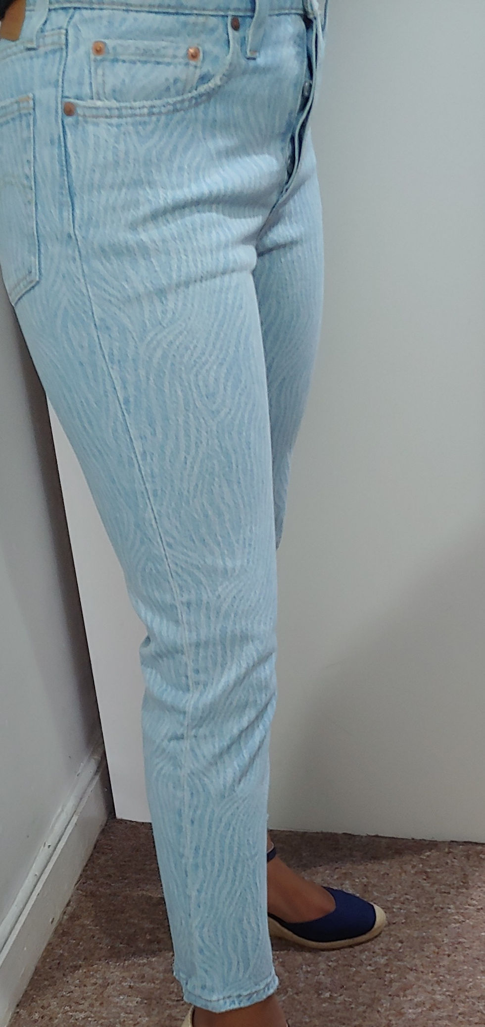 Thumbnail: Levis 501 Blue  Crop Hem Straight Leg Jean Waist Size 24" to 26"(Length 26"-28)