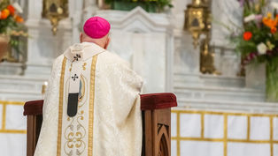 El arzobispo Samuel Aquila: Orar por los nuevos líderes electos y por la cultura de la vida, mientras llegan los resultados de las elecciones