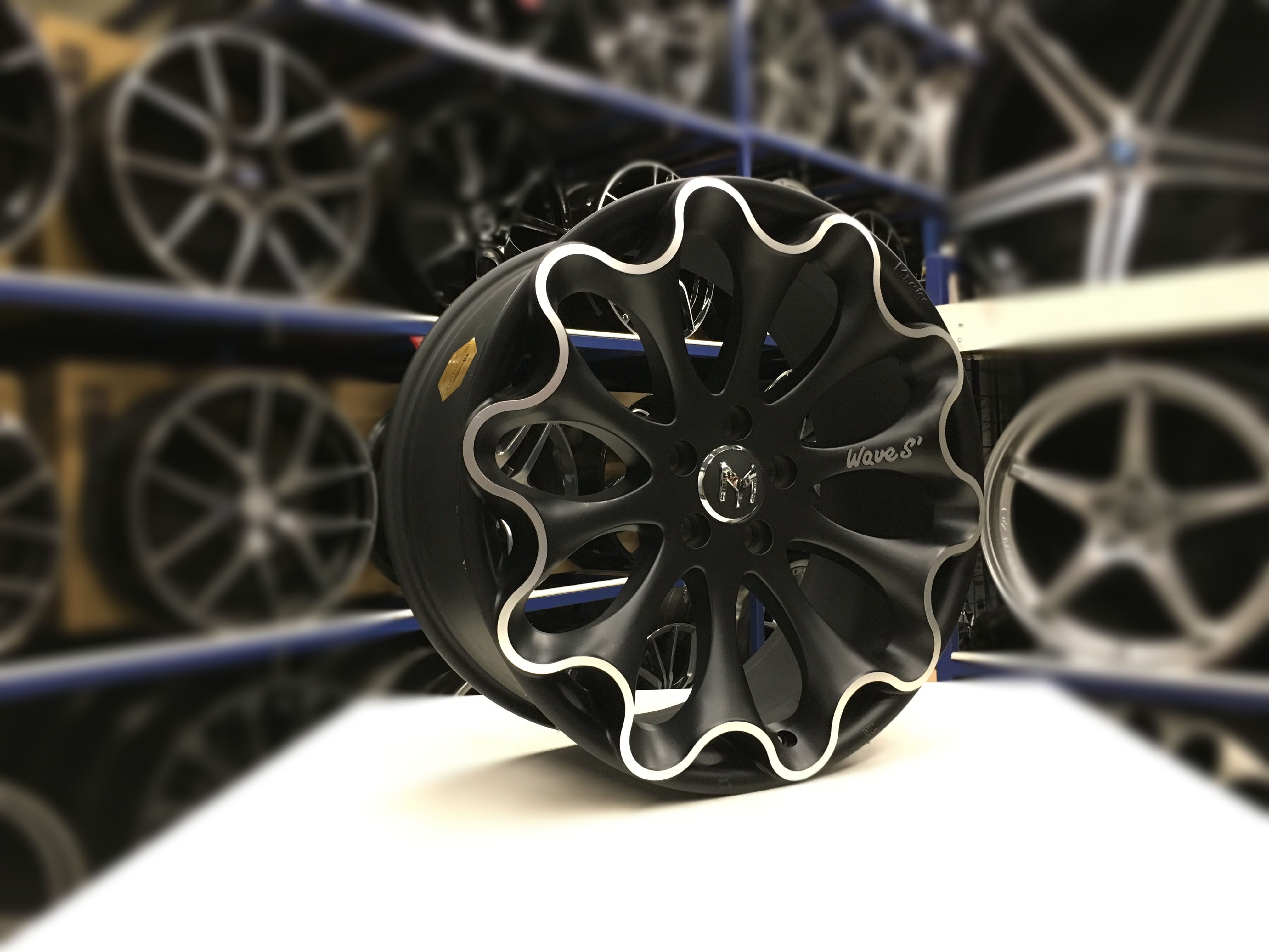 M-Design "WAVES" 20"x9J ET+35/+42