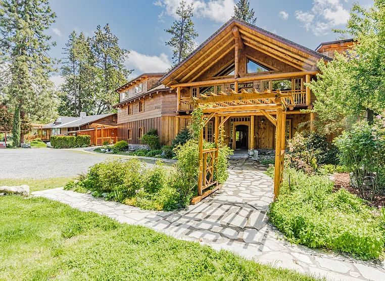 lindsay lodge.webp