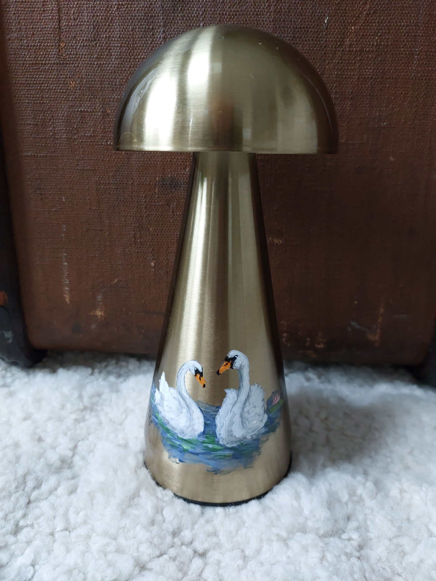 Mushroom lamp, rechargeable. Hand painted with a pair of Swans..