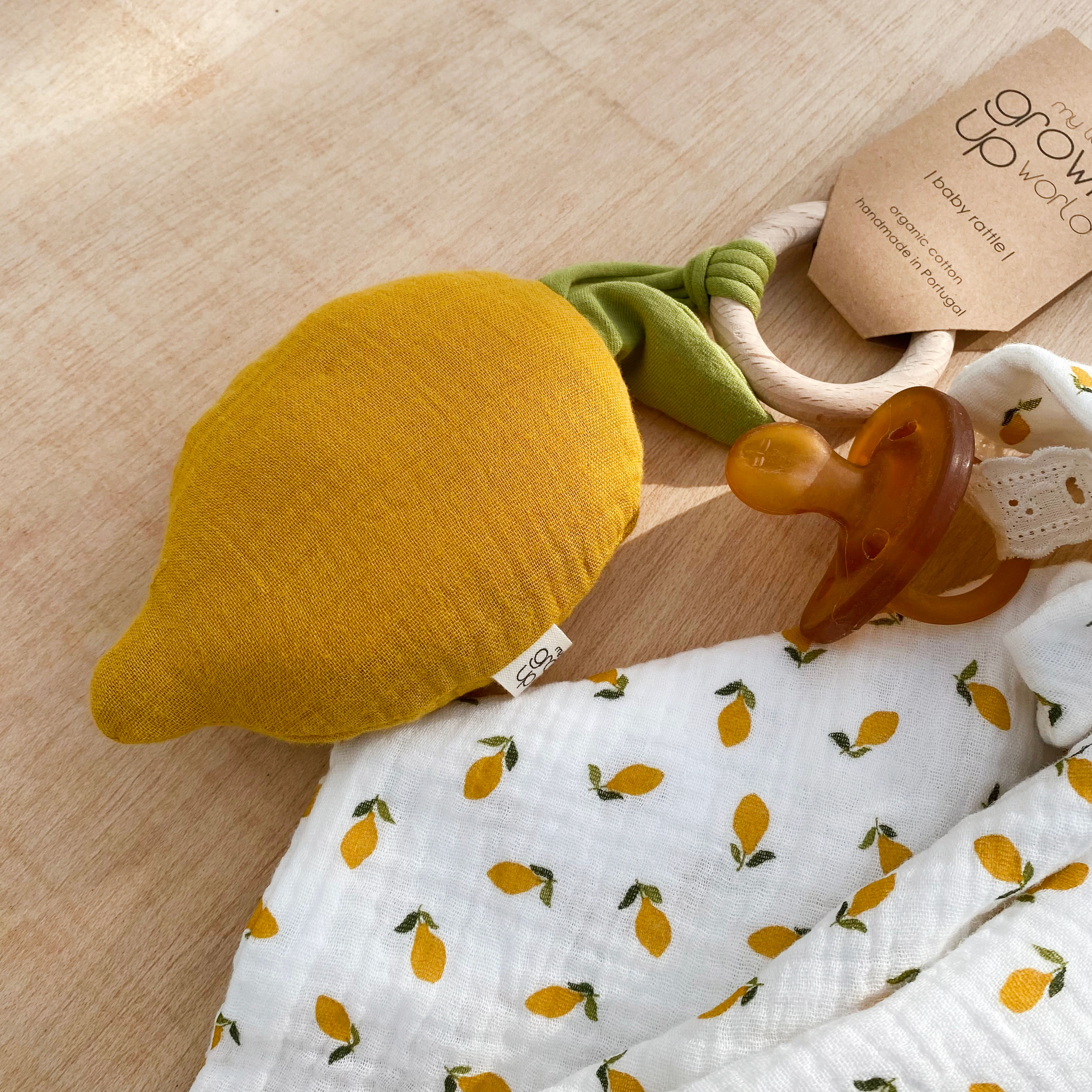 rattle | lemon