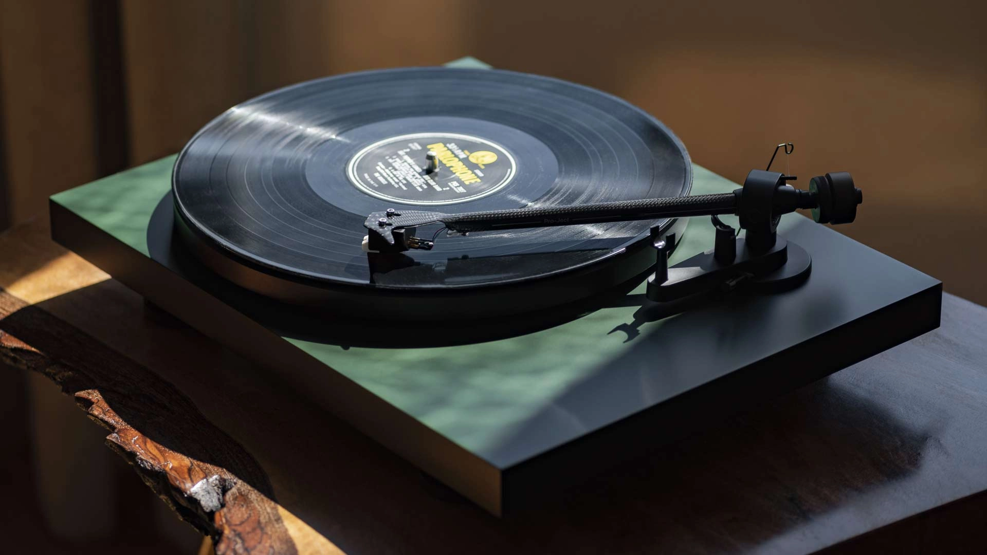 Thumbnail: Debut Carbon EVO Tornamesa hi-fi con cartucho Sumiko Rainier incluido | Pro-Ject