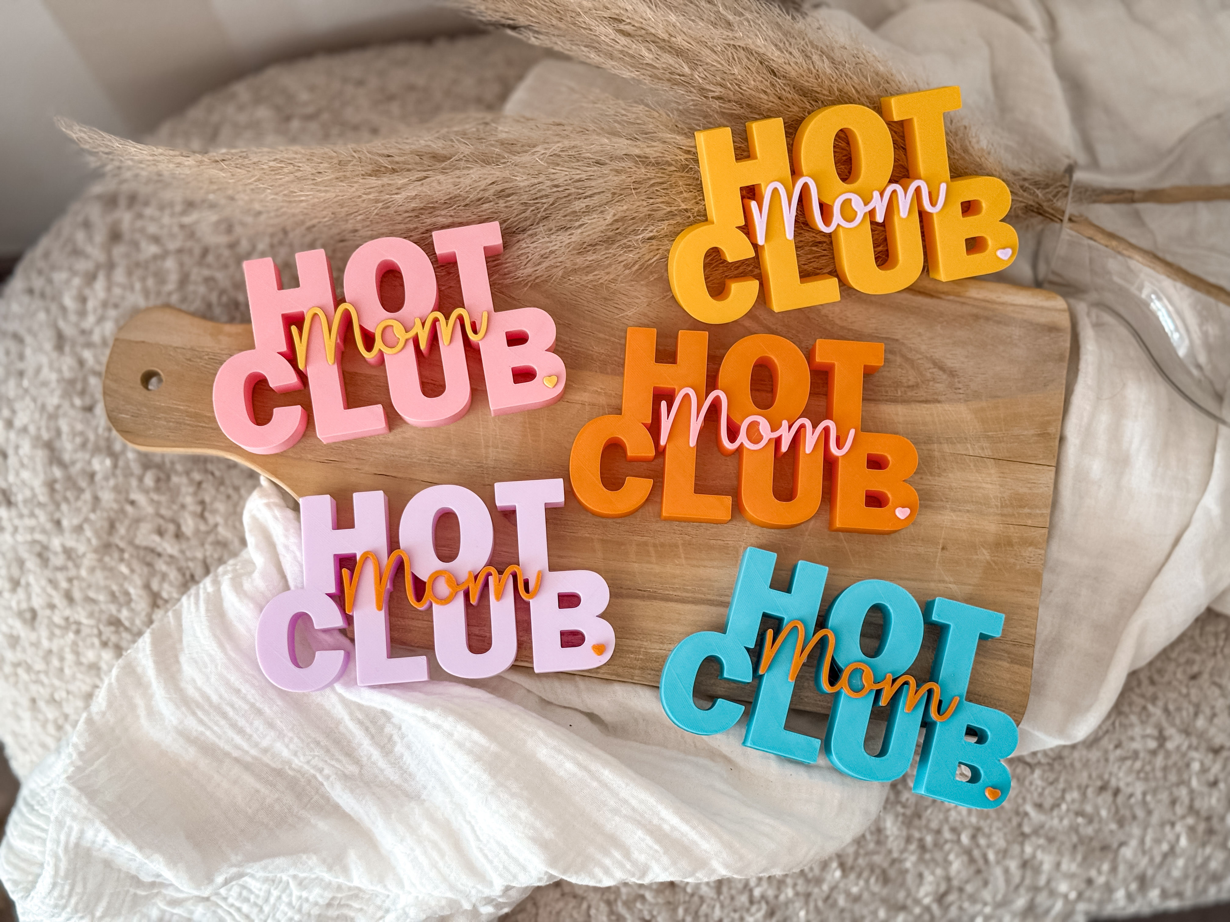 HOT MOM CLUB