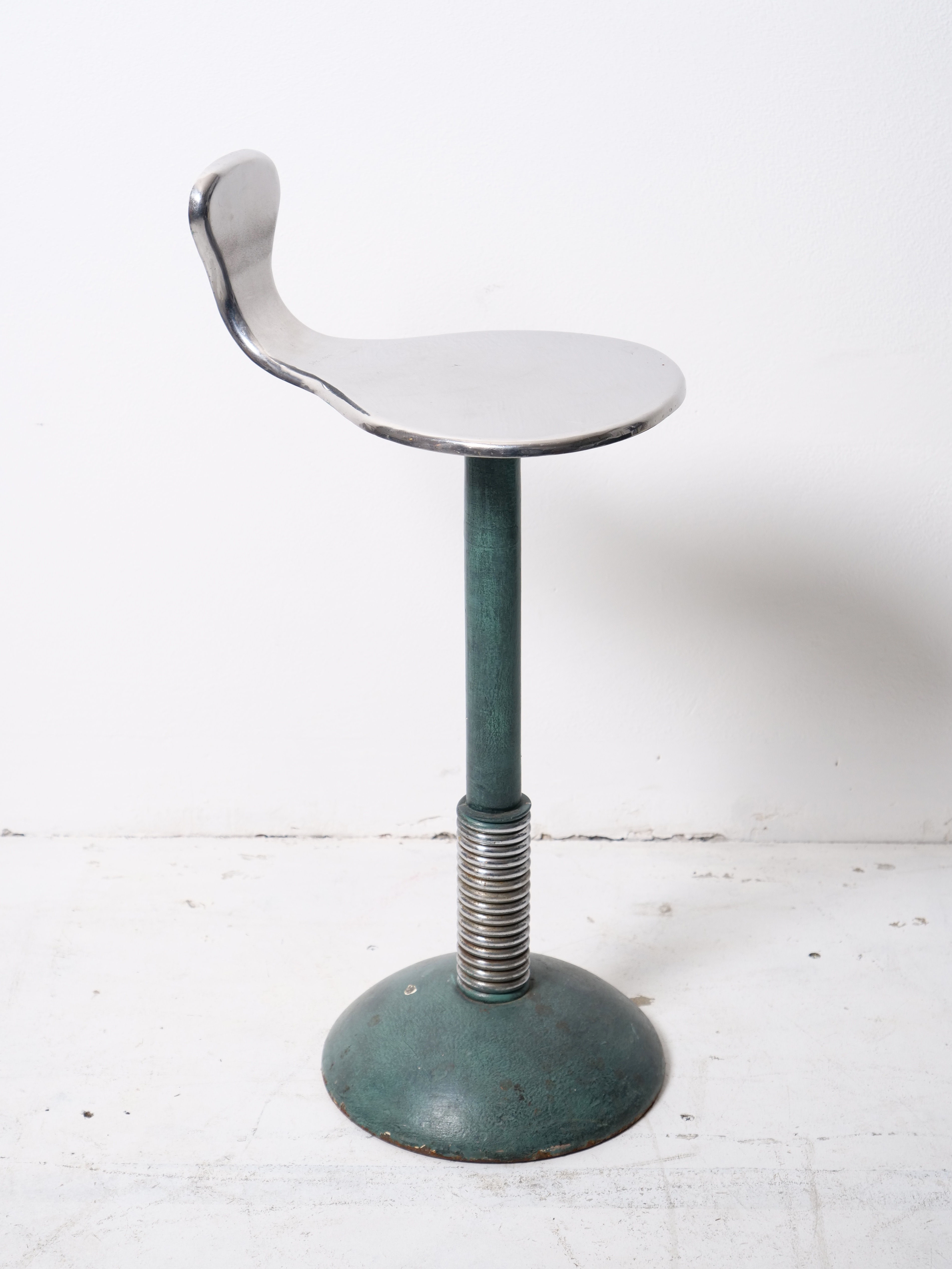 Industrieller modernistischer Hocker