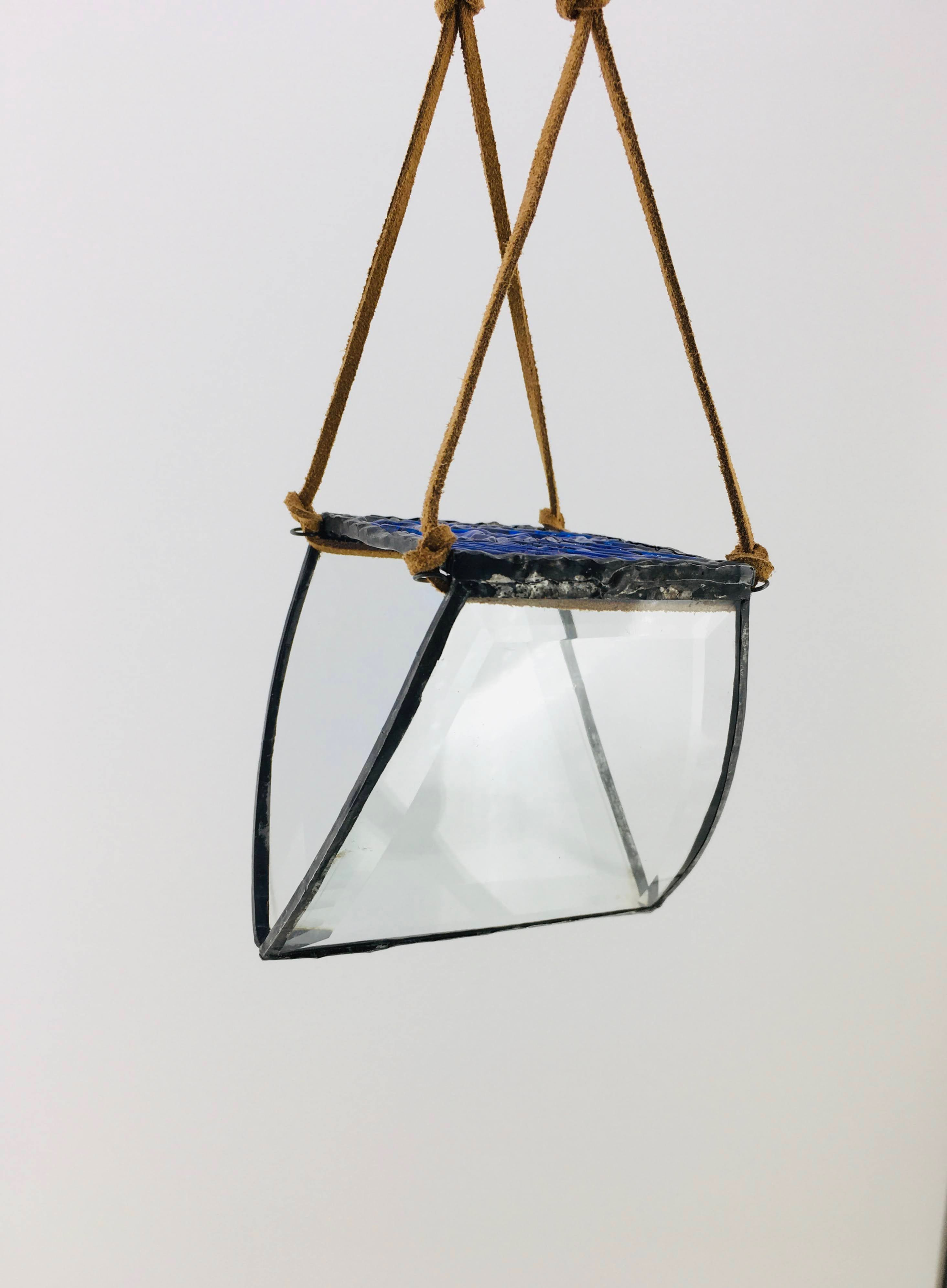 Curved Beveled Design - blue wavy top