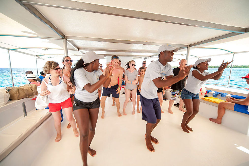 isla-saona-catamaran-interior